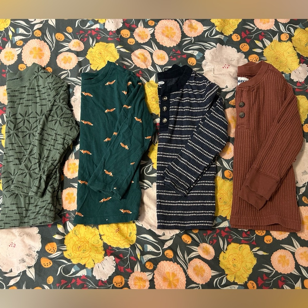 Bundle of 4 Old Navy long sleeve tops. Size 3t.